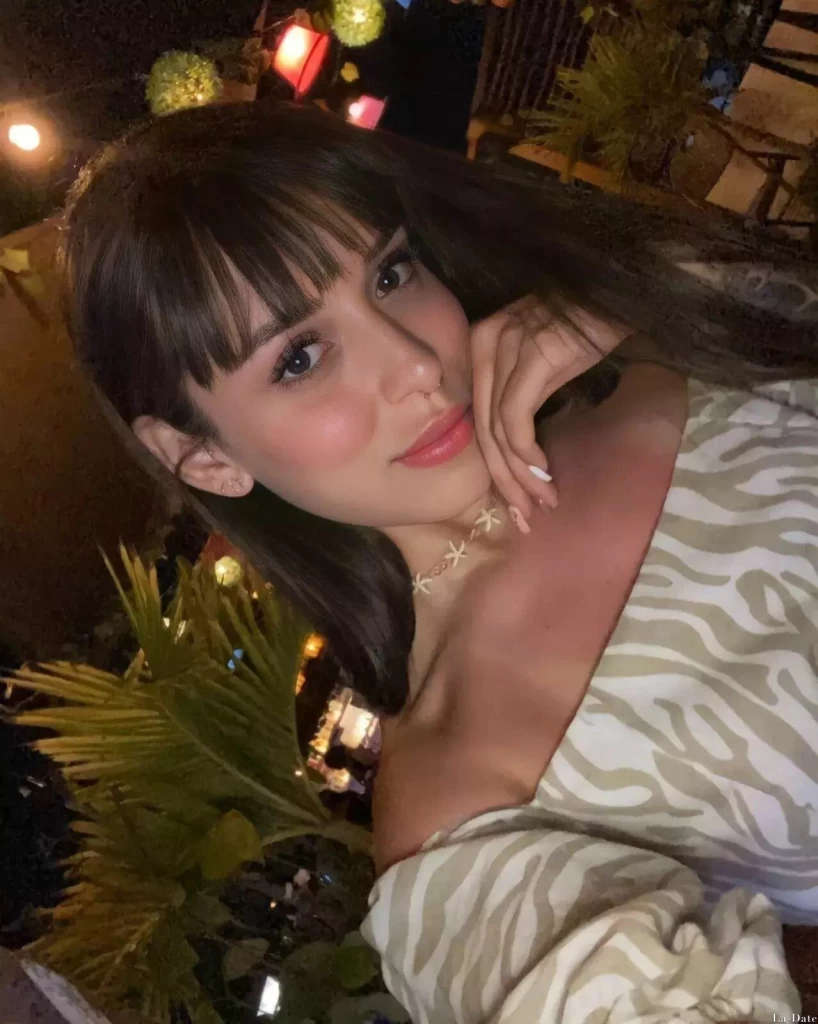 Andrea, 28
